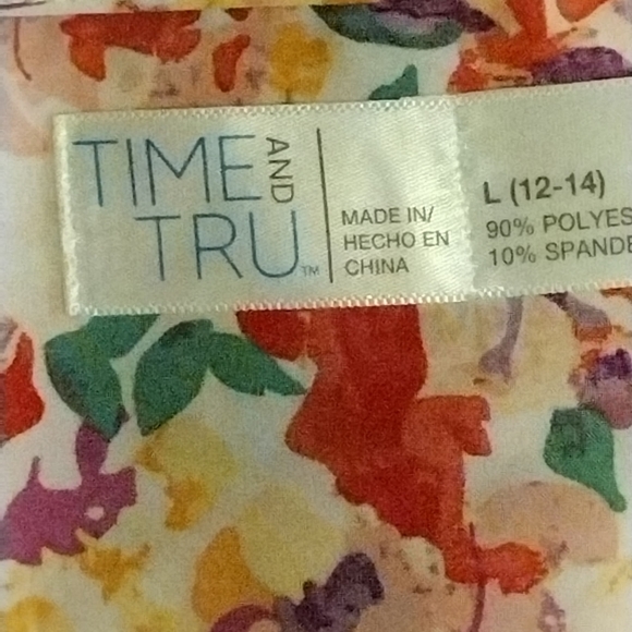 COPY - Time and Tru Floral Crop Top - Picture 2 of 5